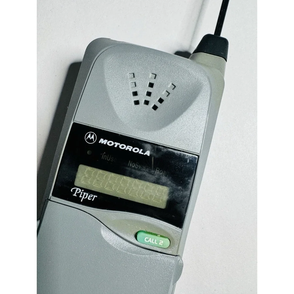Vintage Motorola Piper Flip Cell Phone. No Charger, Untested.